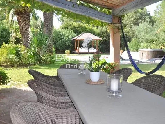 Villa Saint-Tropez - 5 bedrooms - 160m²