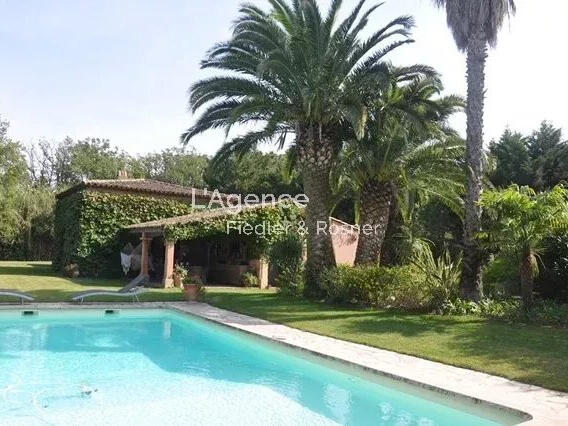 Villa Saint-Tropez - 5 bedrooms - 160m²