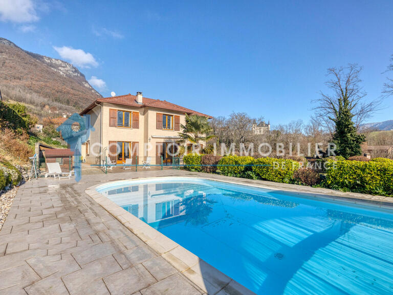 Villa Saint-Vincent-de-Mercuze - 4 bedrooms - 195m²