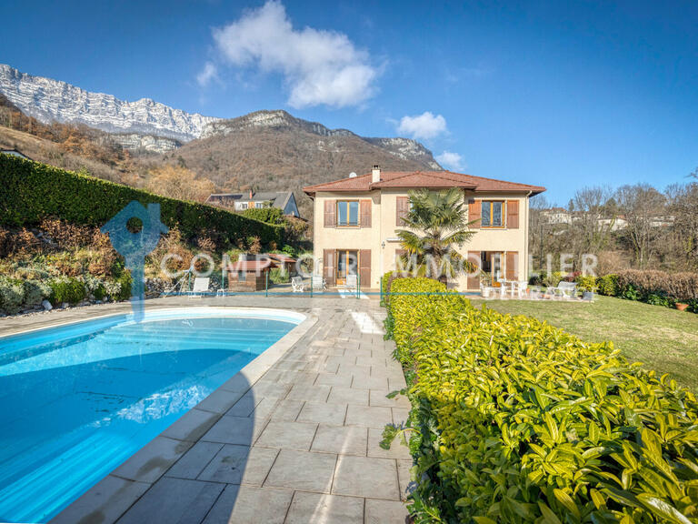 Villa Saint-Vincent-de-Mercuze - 4 chambres - 195m²