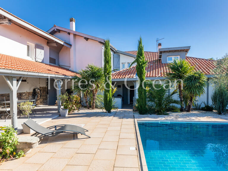 House Saint-Vincent-de-Tyrosse - 6 bedrooms - 328m²