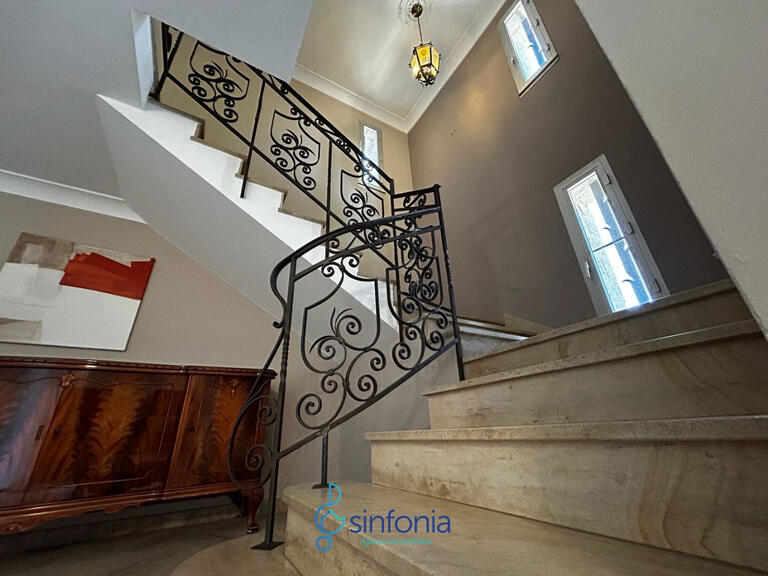 House Sainte-Anastasie - 5 bedrooms - 246m²