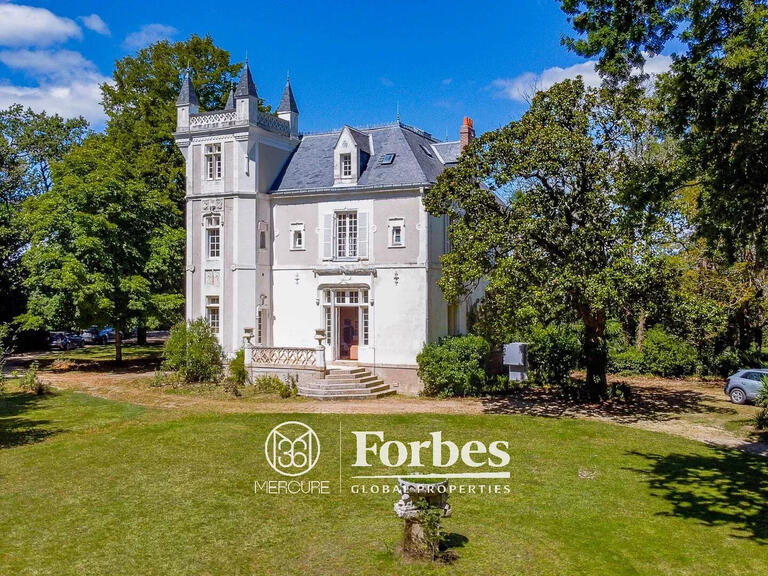 Castle Sainte-Luce-sur-Loire - 10 bedrooms - 300m²