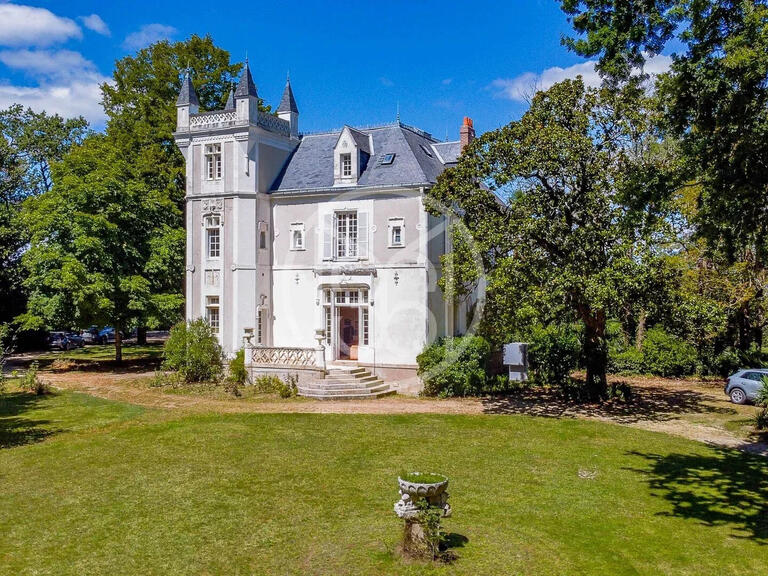 Castle Sainte-Luce-sur-Loire - 10 bedrooms - 300m²