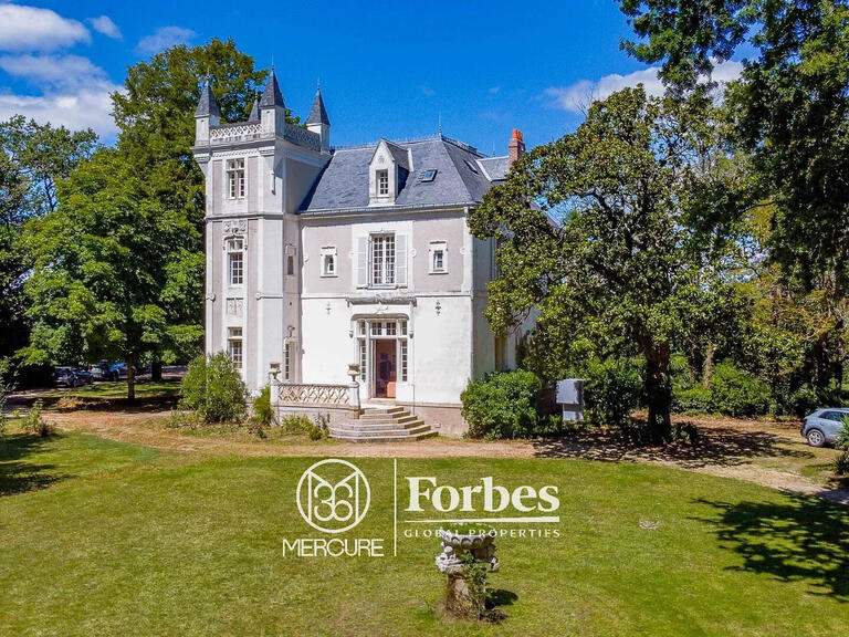 Castle Sainte-Luce-sur-Loire - 10 bedrooms - 300m²