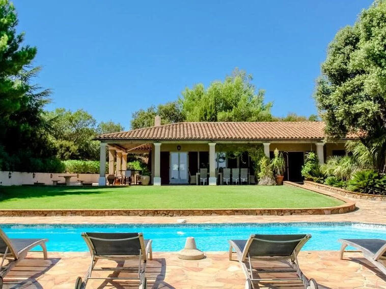 Villa Sainte-Maxime - 6 bedrooms - 320m²