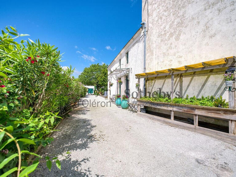 House Saintes - 4 bedrooms - 248m²