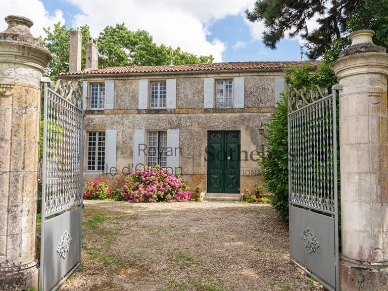 Maison Saintes - 10 chambres - 550m²