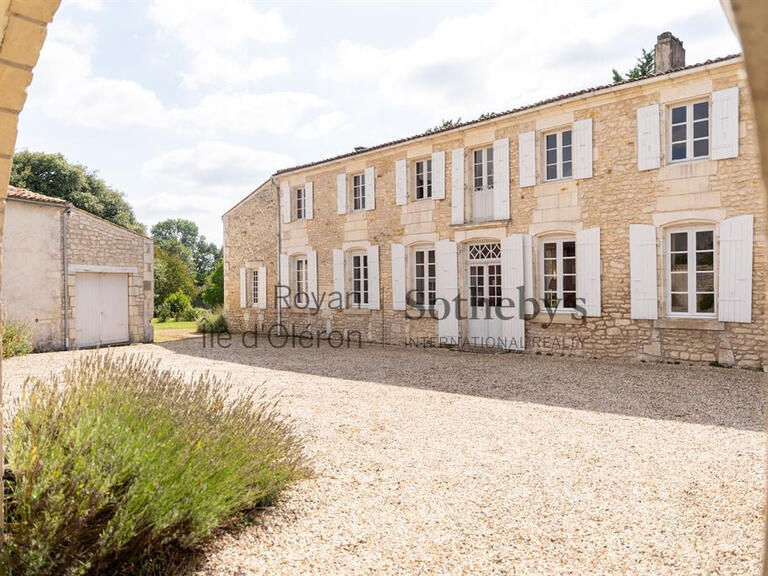 Maison Saintes - 8 chambres - 396m²