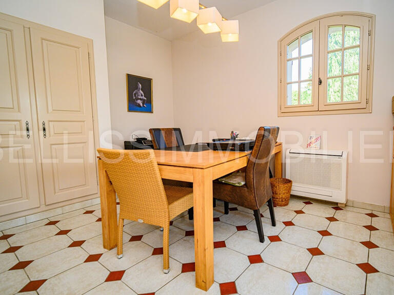 Maison Sénas - 4 chambres - 215m²