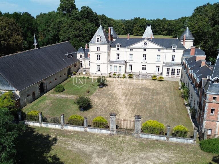 Castle Tours - 13 bedrooms - 1000m²