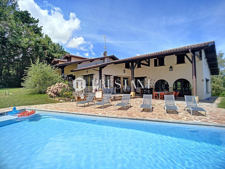 House Urrugne - 7 bedrooms - 650m²