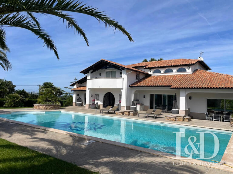 House Urrugne - 4 bedrooms - 350m²