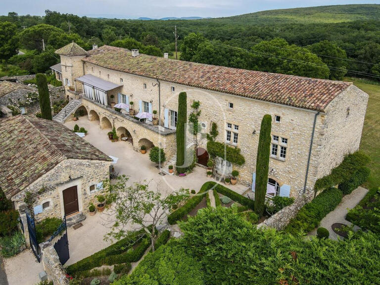 Propriété Uzès - 9 chambres - 394m²