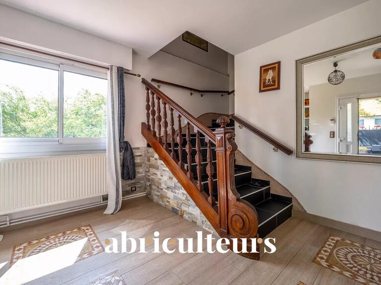 Maison Vaires-sur-Marne - 8 chambres - 260m²