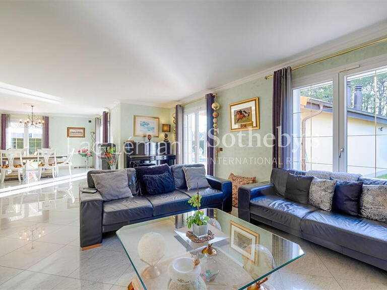 Maison Veigy-Foncenex - 4 chambres - 274m²