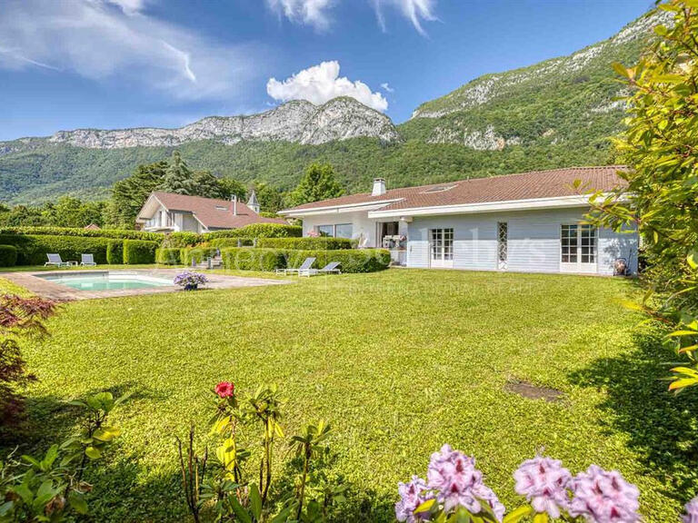 House Veyrier-du-Lac - 5 bedrooms - 277m²