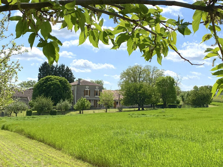 Maison Villebois-Lavalette - 3 chambres - 208m²