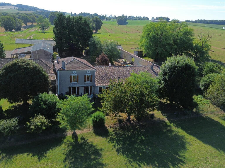 Maison Villebois-Lavalette - 3 chambres - 208m²