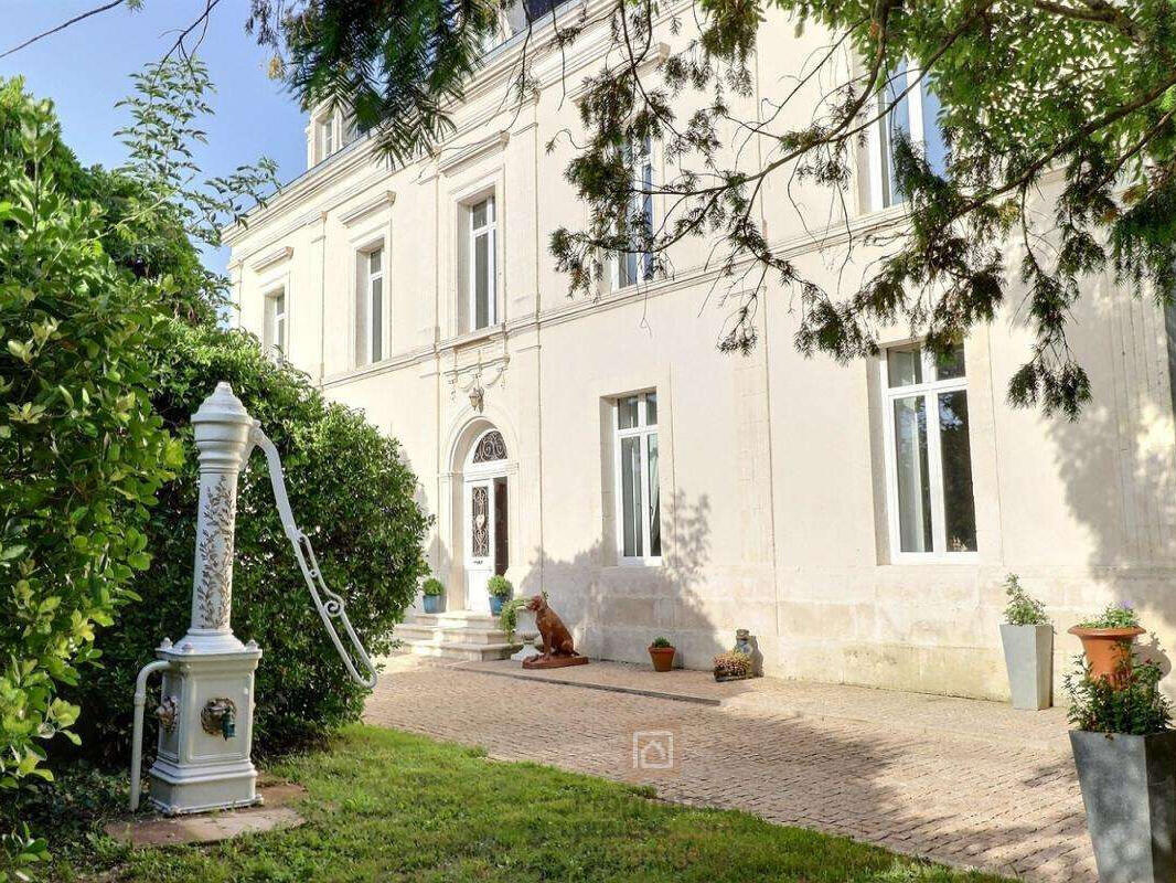 Property Villeneuve-la-Comtesse