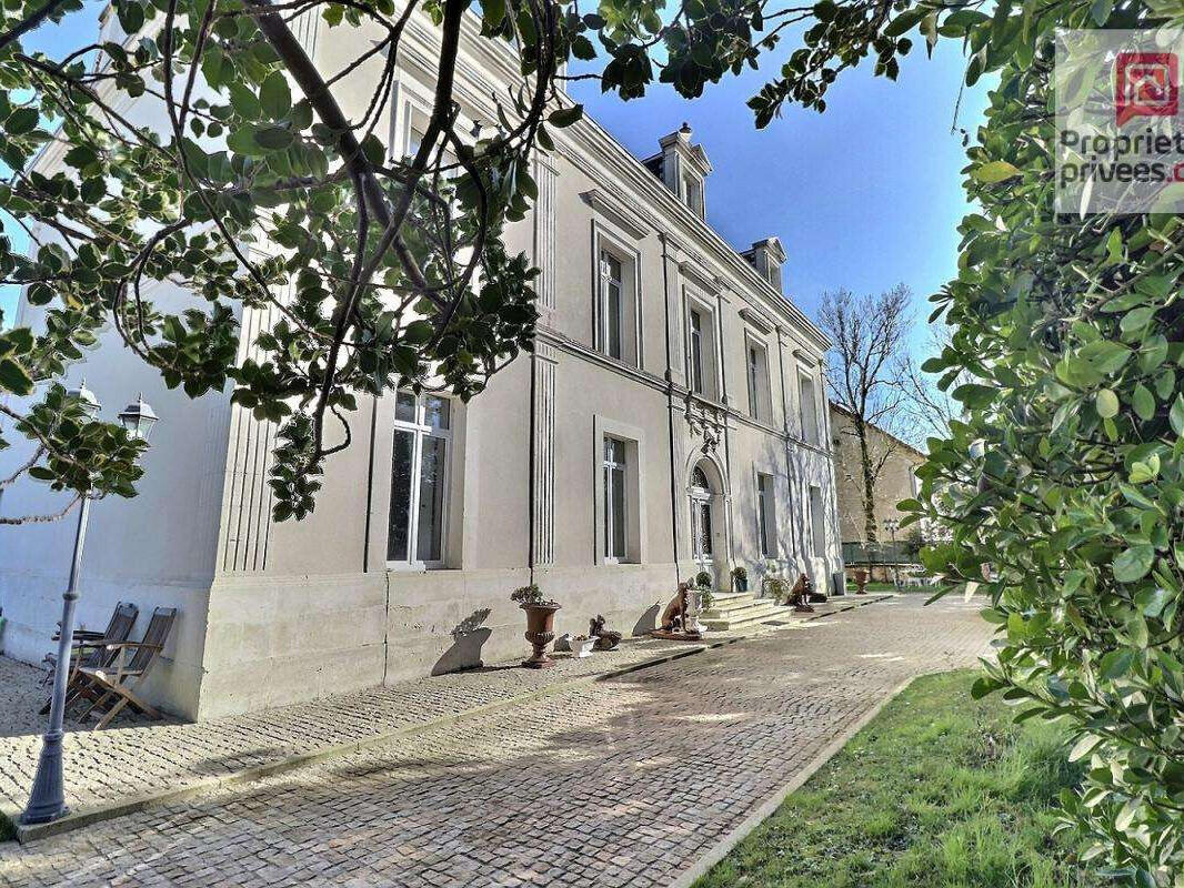 Property Villeneuve-la-Comtesse