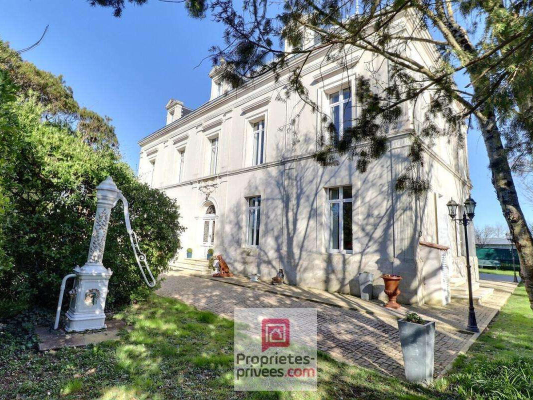 Property Villeneuve-la-Comtesse