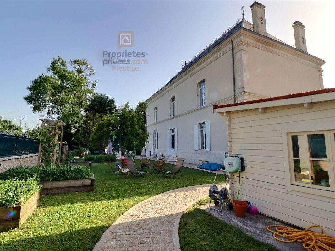 Property Villeneuve-la-Comtesse